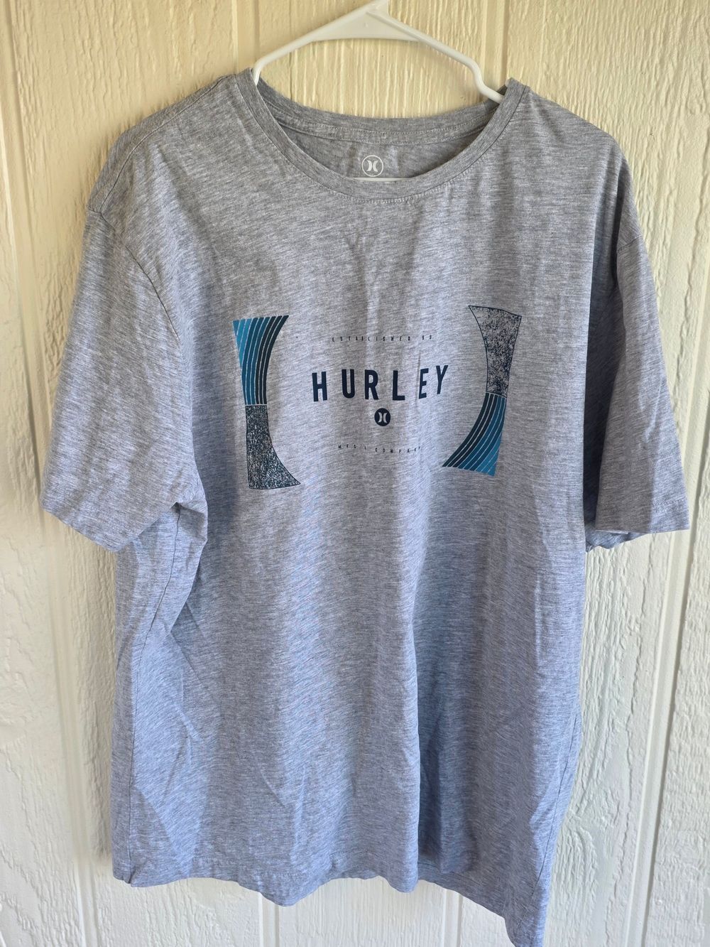 Men's Hurley Heather Gray Graphic Logo T-Shirt with Blue Accents, Size XL